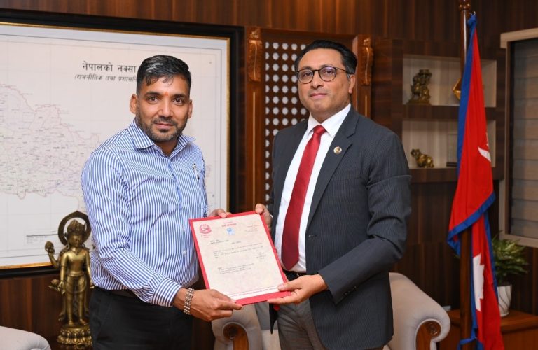 एफसीए भोजन अर्याल अर्थमन्त्री डा. स्वर्णिम वाग्लेको राजस्व सल्लाहकारमा नियुक्त