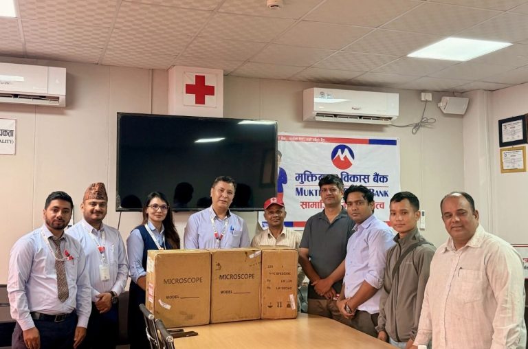 मुक्तिनाथ विकास बैंकद्वारा नेपाल रेडक्रस सोसाइटी, लुम्बिनी प्रदेशलाई ३ थान जैविक सूक्ष्मदर्शी हस्तान्तरण
