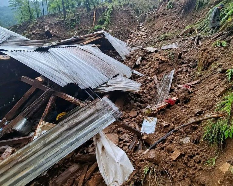 जाजरकोटमा पहिरोले अस्थायी टहरा पुरिँदा महिलाको मृत्यु