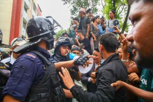 वीर अस्पताल परिसरमा गणेश नेपालीको न्यायको माग गर्दै प्रदर्शन (तस्बिरमा)