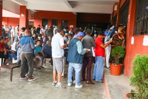 यातायात कार्यालयमा स्मार्ट लाइसेन्स लिन भिड (तस्बिरमा)