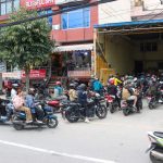 पेट्रोलको मूल्य घटेसँगै पेट्रोल पम्पहरुमा भीड (फाेटाे फिचर)