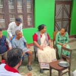 मन्त्री चौधरीद्वारा चितवनमा वन्यजन्तु आक्रमणका पीडितको घरमा भेटघाट