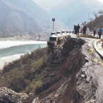 देशका प्रमुख राजमार्गहरू अविरल वर्षा र पहिरोले अवरुद्ध