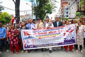 माइतिघर मण्डलामा भूमिहीन सुकुम्बासीहरुलाई यो देशमा बाँच्न देउ भन्दै विरोध प्रदर्शन (तस्विर सहित)