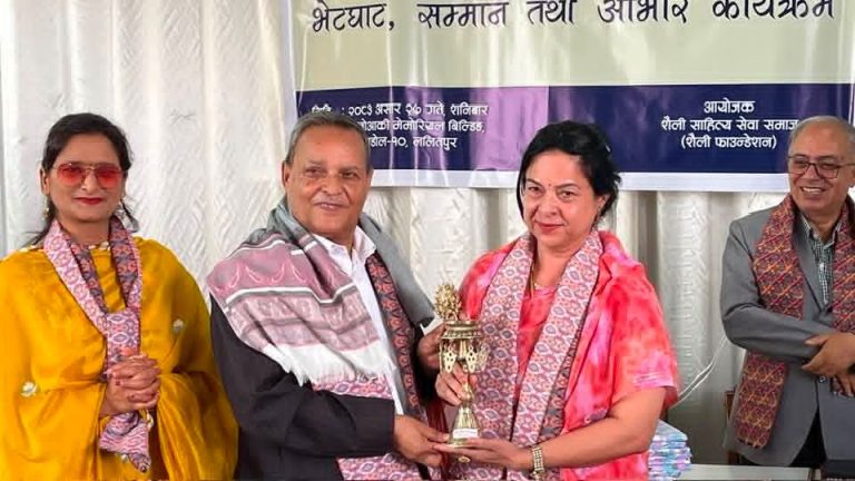 शैली फाउन्डेसनद्वारा दाहाल सम्मानित